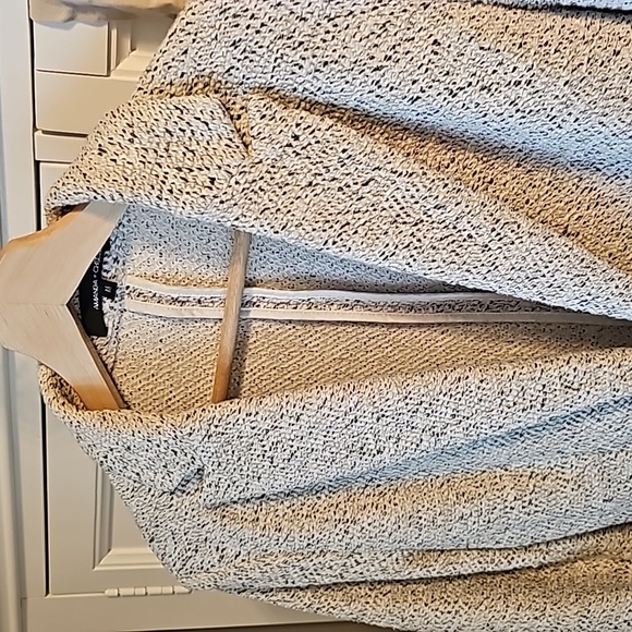 AMANDA & CHELSEA blazer - Picture 2 of 3